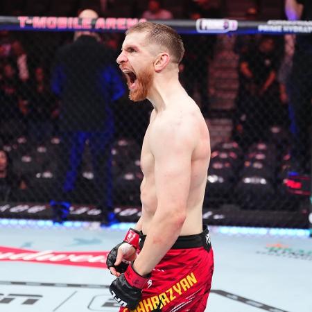 Edmen Shahbazyan comemora vitória contra André Sergipano no UFC 320