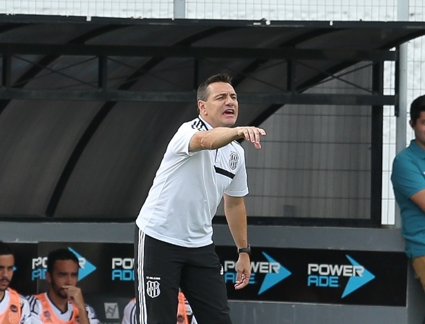 Doriva em seu último jogo no comando da Ponte Preta, contra o Corinthians - Robson Ventura-4.out.2015/Folhapress