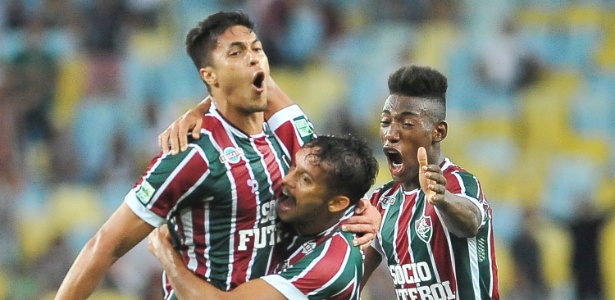 Zagueiro Reginaldo (à esquerda) tem atuado como titular do Fluminense  - Armando Paiva/AGIF