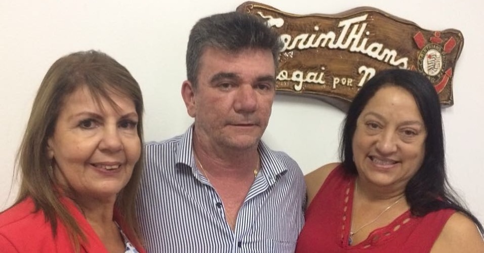 Andrés Sanchez, candidato à eleição no Corinthians, posa com Edna Murad Hadlik e Maria de Lourdes Jacob Mattavo, candidatas à vice-presidência do clube em sua chapa
