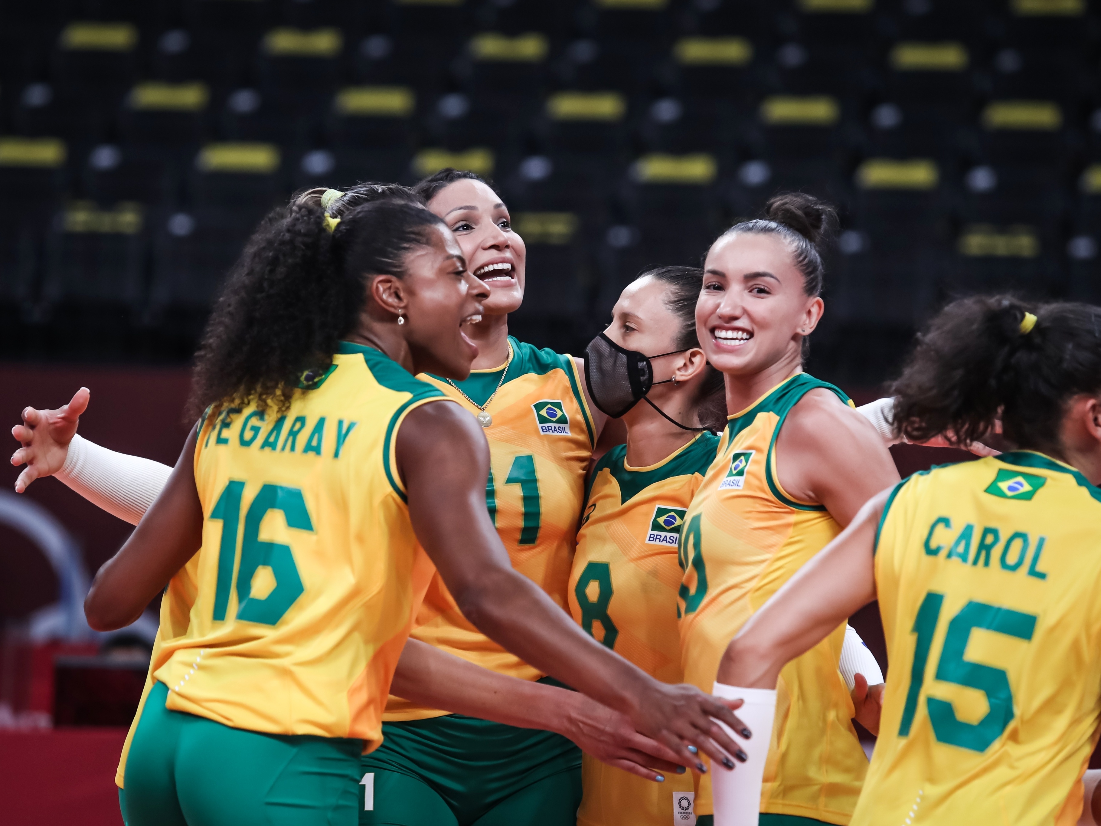 Jogos: Brasil bate Coreia do Sul e pega EUA na final do vôlei feminino