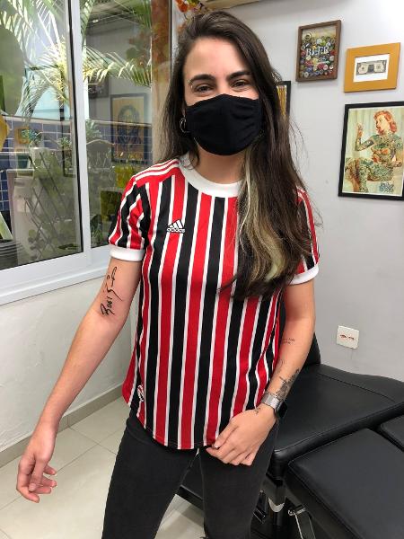 Bianca Goes, torcedora do São Paulo, fez tatuagem em homenagem ao ídolo Rogério Ceni - Reprodução
