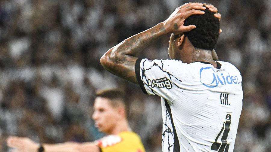 Gil lamenta chance perdida pelo Corinthians, em partida contra o Ceará - Kely Pereira/AGIF