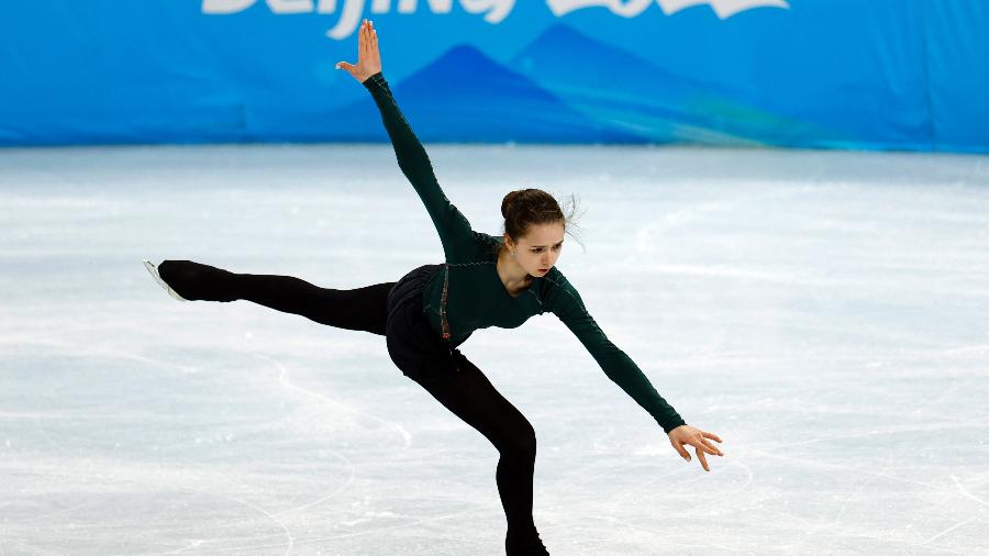 A russa Kamila Valieva, patinadora artística de apenas 15 anos, durante um treino durante os Jogos Olímpicos de Inverno, em Pequim, na China - Evgenia Novozhenina/Reuters