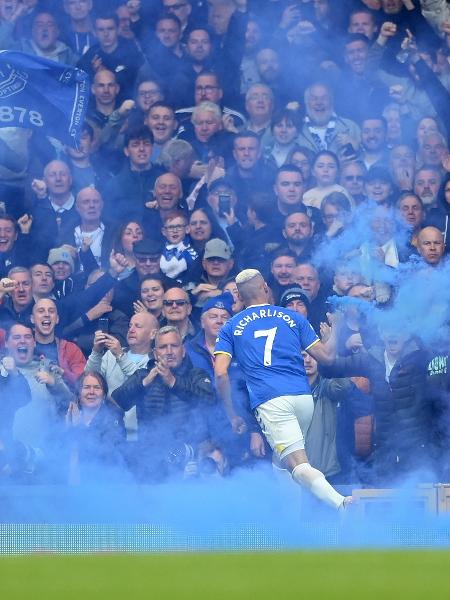 Richarlison comemora gol do Everton sobre o Chelsea - Reprodução/Twitter/Everton
