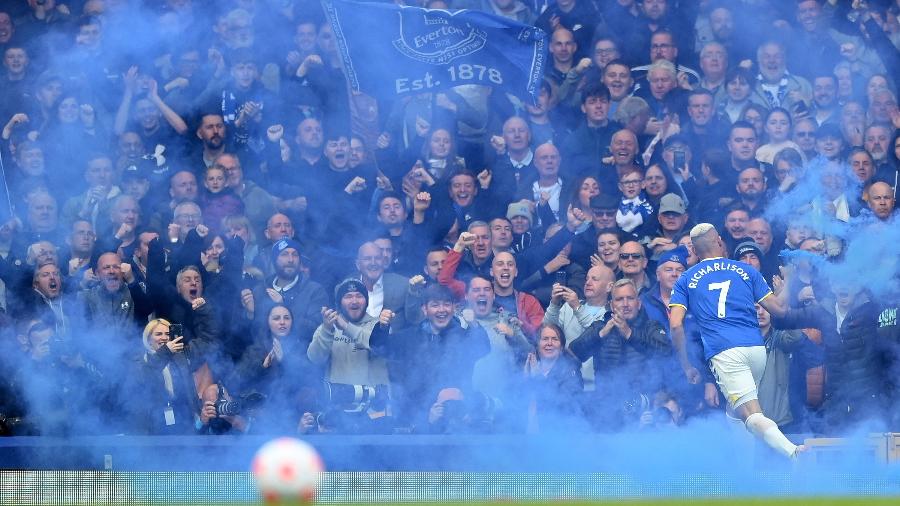 Richarlison comemora gol do Everton sobre o Chelsea - Reprodução/Twitter/Everton