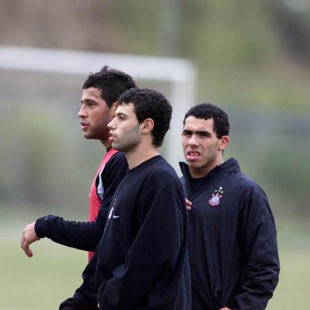 Os argentinos Sebá, Mascherano e Tevez (da esq. para a dir.) em treino do Corinthians em 2005