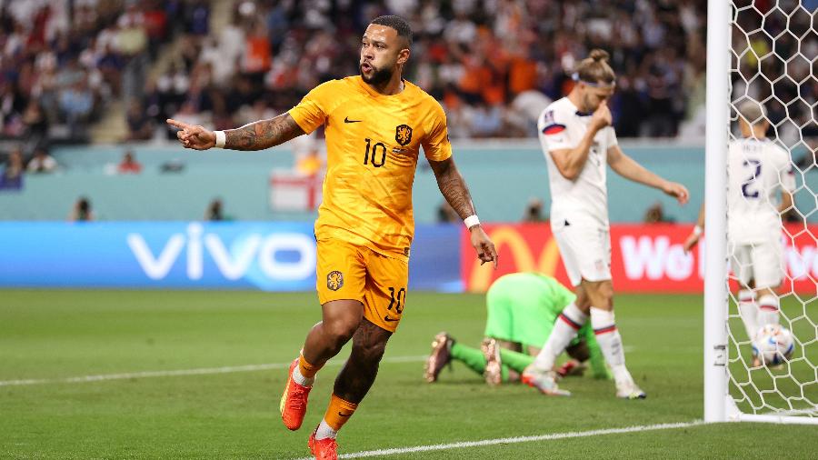 Memphis Depay abriu o placar para a Holanda contra os Estados Unidos nas oitavas de final da Copa do Mundo do Qatar - Julian Finney/Getty Images