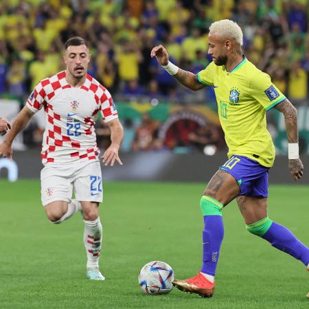 Juranovic e Neymar em ação na partida entre Croácia e Brasil, pelas quartas de final da Copa do Mundo do Qatar - Jack Guez/AFP