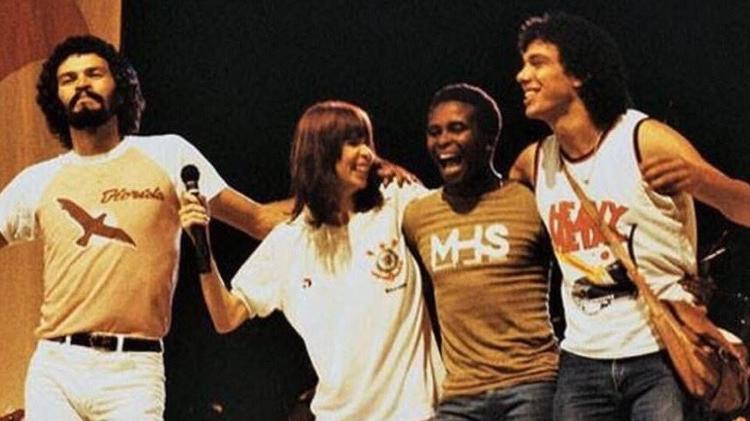 Sócrates, Rita Lee, Wladimir e Casagrande durante o show Circo, em 1982, no ginásio do Ibirapuera Sócrates, Rita Lee, Wladimir e Casagrande durante o show Circo, em 1982, no ginásio do Ibirapuera