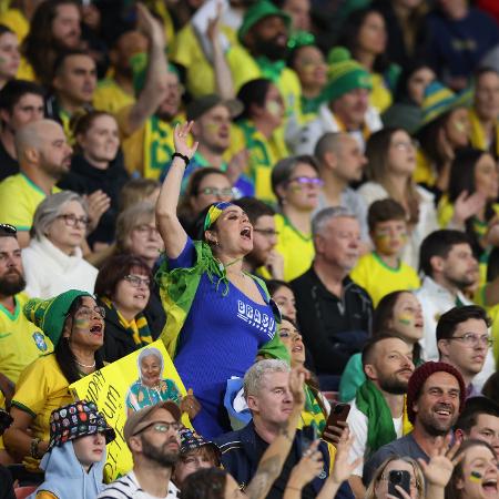 Torcida em jogo entre França e Brasil na Copa do Mundo feminina