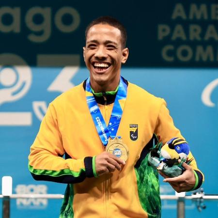 O brasileiro Lucas Galvão foi ouro na categoria até 49kg do halterofilismo no Parapan