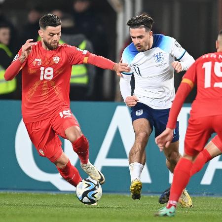 Grealish tenta jogada em jogo entre Macedônia do Norte e Inglaterra pelas eliminatórias da Eurocopa