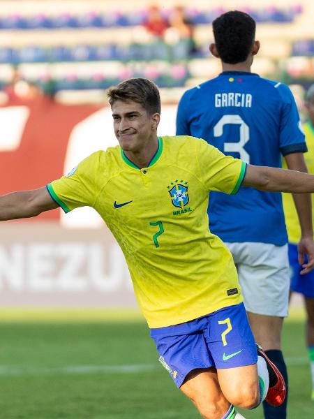 Gabriel Pirani, do Brasil, comemora seu gol contra o Equador, pelo Pré-Olímpico