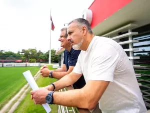 Primeiros dias de Boto no Flamengo têm conversas, apresentações e rusga