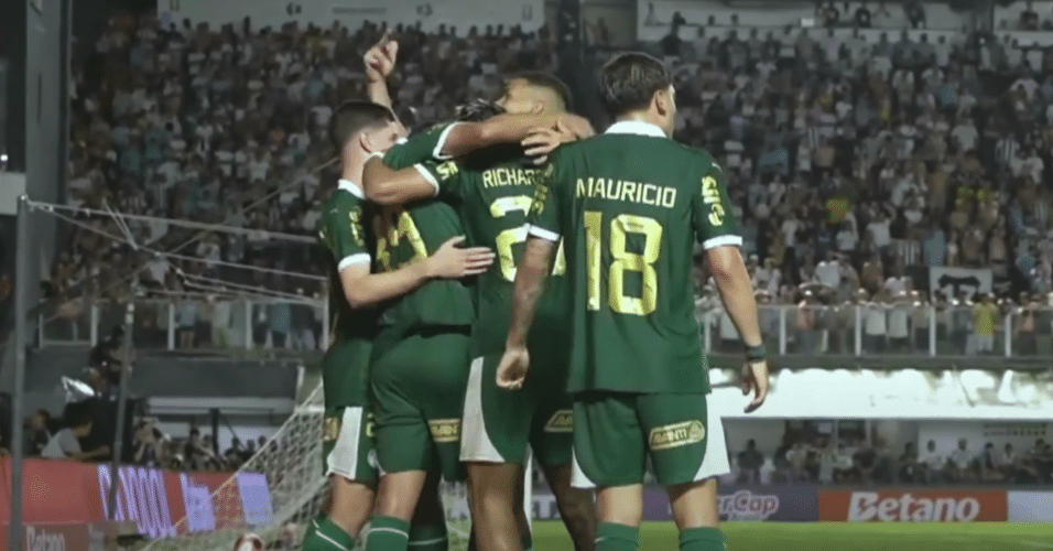  Naves, do Palmeiras, fez gesto obsceno em direção à torcida do Santos no Paulistão