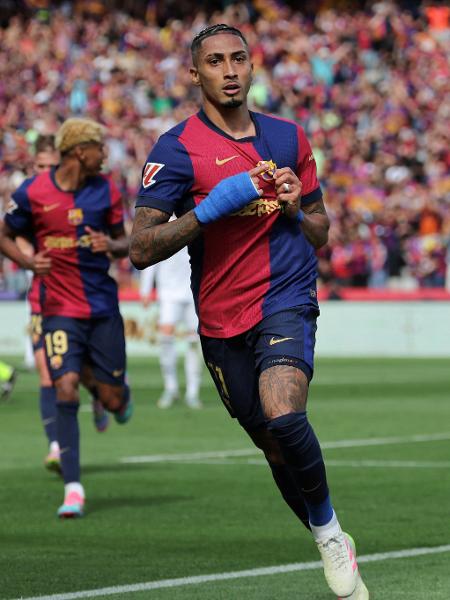 Raphinha comemora gol marcado pelo Barcelona contra o Real Madrid, pelo Campeonato Espanhol Raphinha comemora gol marcado pelo Barcelona contra o Real Madrid, pelo Campeonato Espanhol