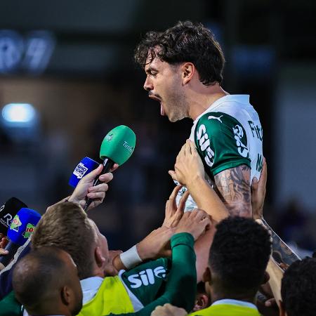 Maurício comemora após marcar gol da vitória do Palmeiras contra o Bragantino Maurício comemora após marcar gol da vitória do Palmeiras contra o Bragantino