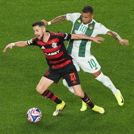 Jorginho estreou com a camisa do Flamengo como titular no meio de campo Jorginho estreou com a camisa do Flamengo como titular no meio de campo