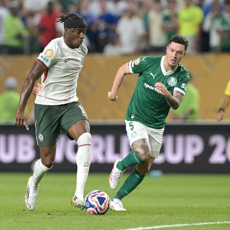 Madueke, do Chelsea, e Aníbal Moreno, do Palmeiras, em partida pelas quartas de final do Mundial de Clubes 2025, nos Estados Unidos. Madueke, do Chelsea, e Aníbal Moreno, do Palmeiras, em partida pelas quartas de final do Mundial de Clubes 2025, nos Estados Unidos.