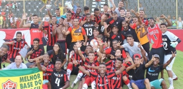 Vitória comemora título estadual no sub-17, em cima do Bahia - Divulgação/Vitória