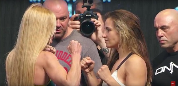Holly Holm e Miesha Tate fazem encarada durante a pesagem oficial do UFC 196 - Reprodução - Reprodução