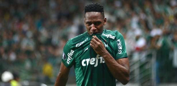 Mina deixa o campo chorando por lesão durante Palmeiras x Barcelona - Antônio Cícero/Photopress/Estadão Conteúdo