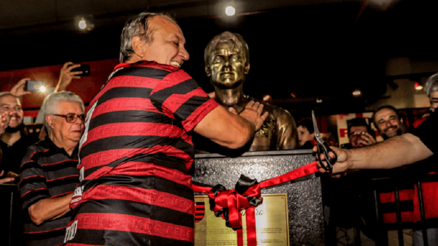 Um dos maiores jogadores do Flamengo, Lateral Leandro ganhou homenagem do clube - Flamengo