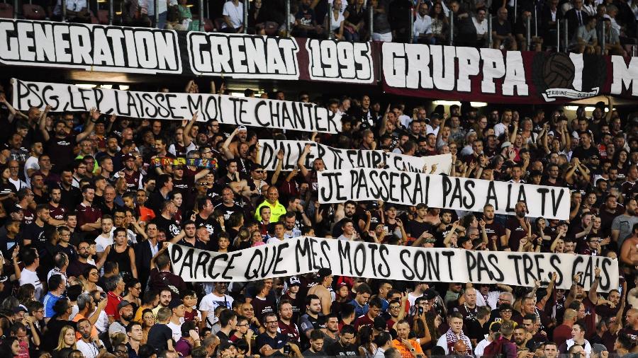 Jogo entre Metz e PSG teve cartazes com dizeres homofóbicos - JEAN-CHRISTOPHE VERHAEGEN / AFP