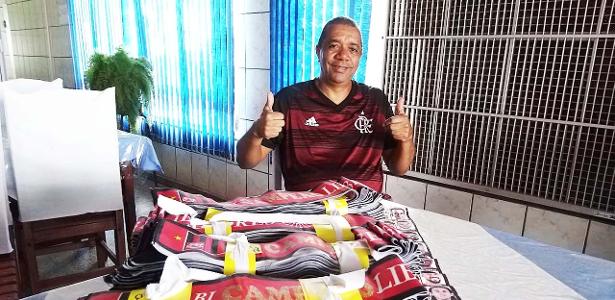 Libertadores | Torcedor vai a Lima de ônibus com 200 faixas de Flamengo campeão