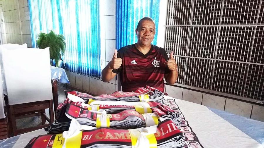 Reginaldo Alves e as 200 faixas do Flamengo campeão da Libertadores que estão indo para Lima - Diego Salgado/UOL