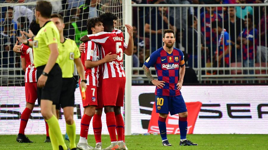 Messi lamenta após gol do Atlético de Madri na Supercopa da Espanha - Giuseppe CACACE / AFP