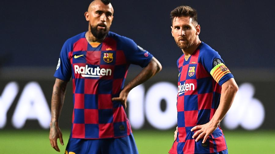 Messi e Vidal durante Barcelona x Bayern na Liga dos Campeões 2020 - Michael Regan - UEFA