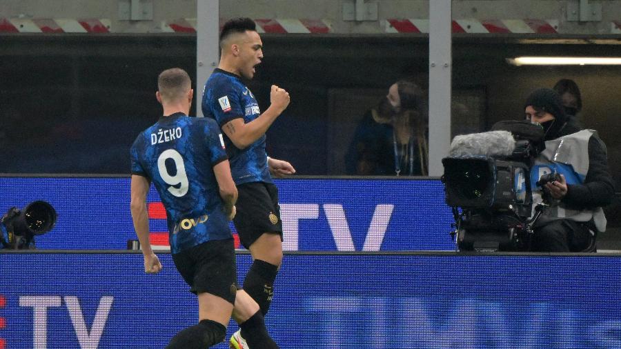 Lautaro Martinez comemora gol da Inter de Milão contra a Juventus na Supercopa da Itália - ALBERTO LINGRIA/REUTERS