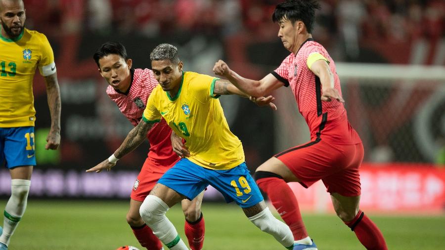 Raphinha tenta jogada pela seleção brasileira em amistoso contra a Coreia do Sul: ele atuou 79 minutos ontem (2) - Lucas Figueiredo/CBF