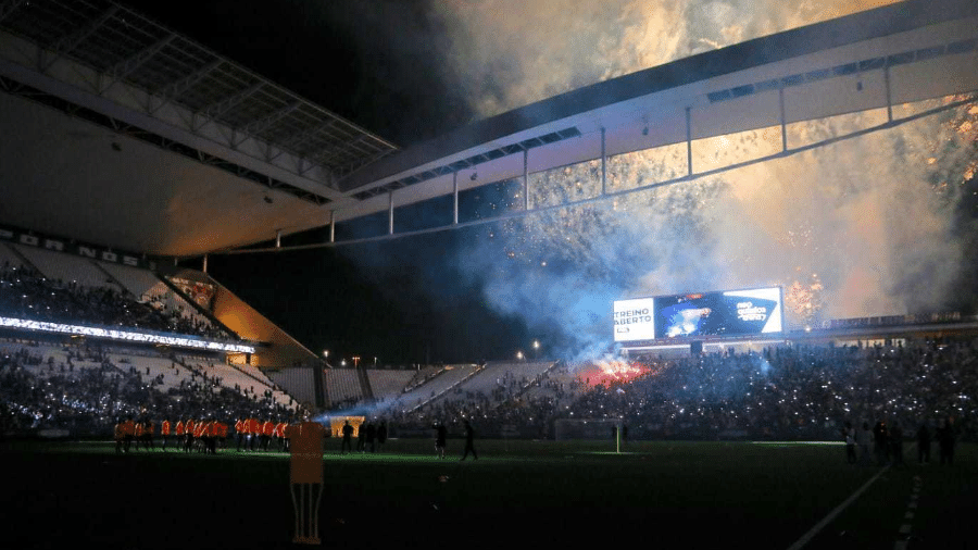 Clássico contra o Palmeiras terá festa com fogos e fumaça maior do que no treino aberto do mês passado - José Manoel Idalgo / Ag. Corinthians