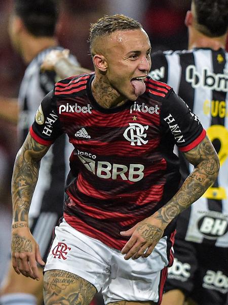 Everton Cebolinha comemora o gol da vitória do Flamengo sobre o Atlético-MG - Thiago Ribeiro/AGIF