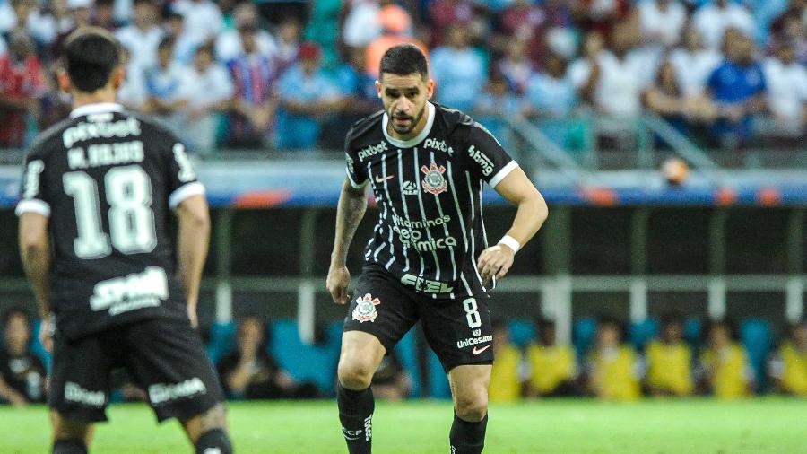 Meia do Corinthians está fora de grande clássico ou vai jogar?