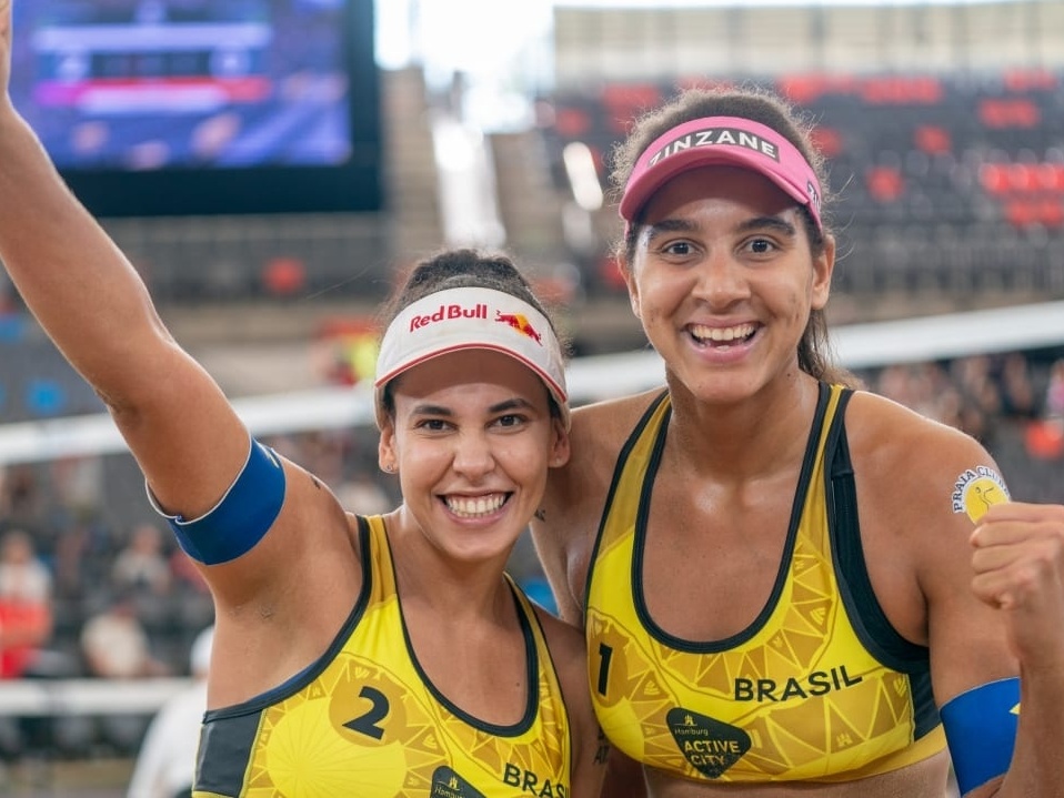 Brasil tem dia de títulos no vôlei de praia e judô e medalha em Paris