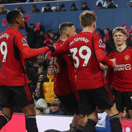 Jogadores do United comemoram gol contra o Everton pelo Campeonato Inglês