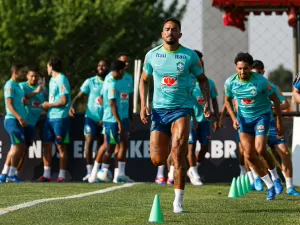 Seleção: laterais começam temporada sem espaço e somam 27 minutos em campo