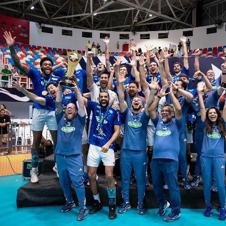 Sada Cruzeiro comemora o hexa da Supercopa de vôlei