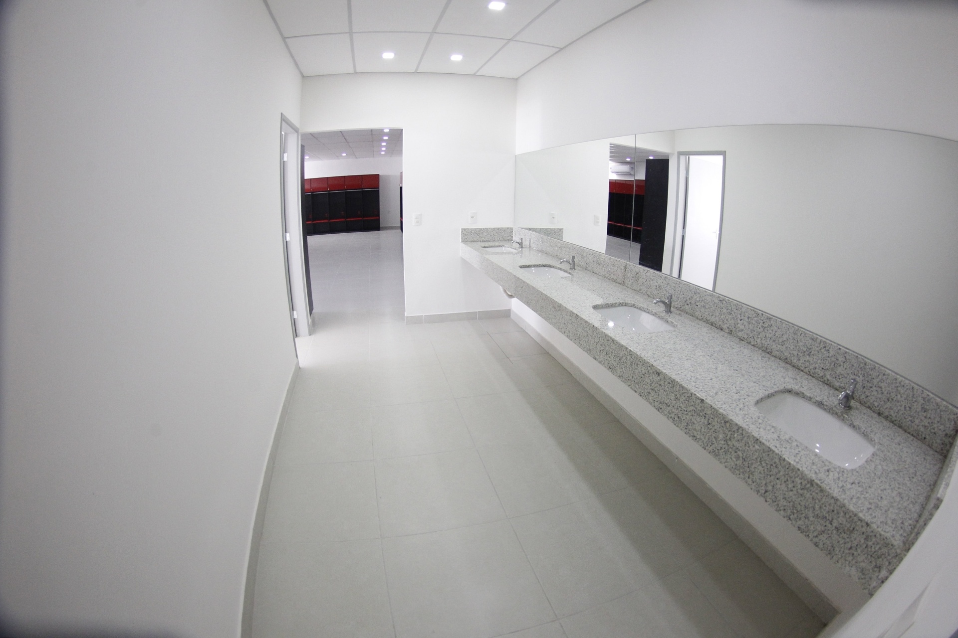 Mais detalhes dos vestiários no CT Ninho do Urubu - Gilvan de Souza/ Flamengo