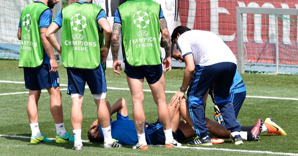 Cristiano Ronaldo sente dores após pancada em treino do Real Madrid para a final da Liga dos Campeões da Europa
