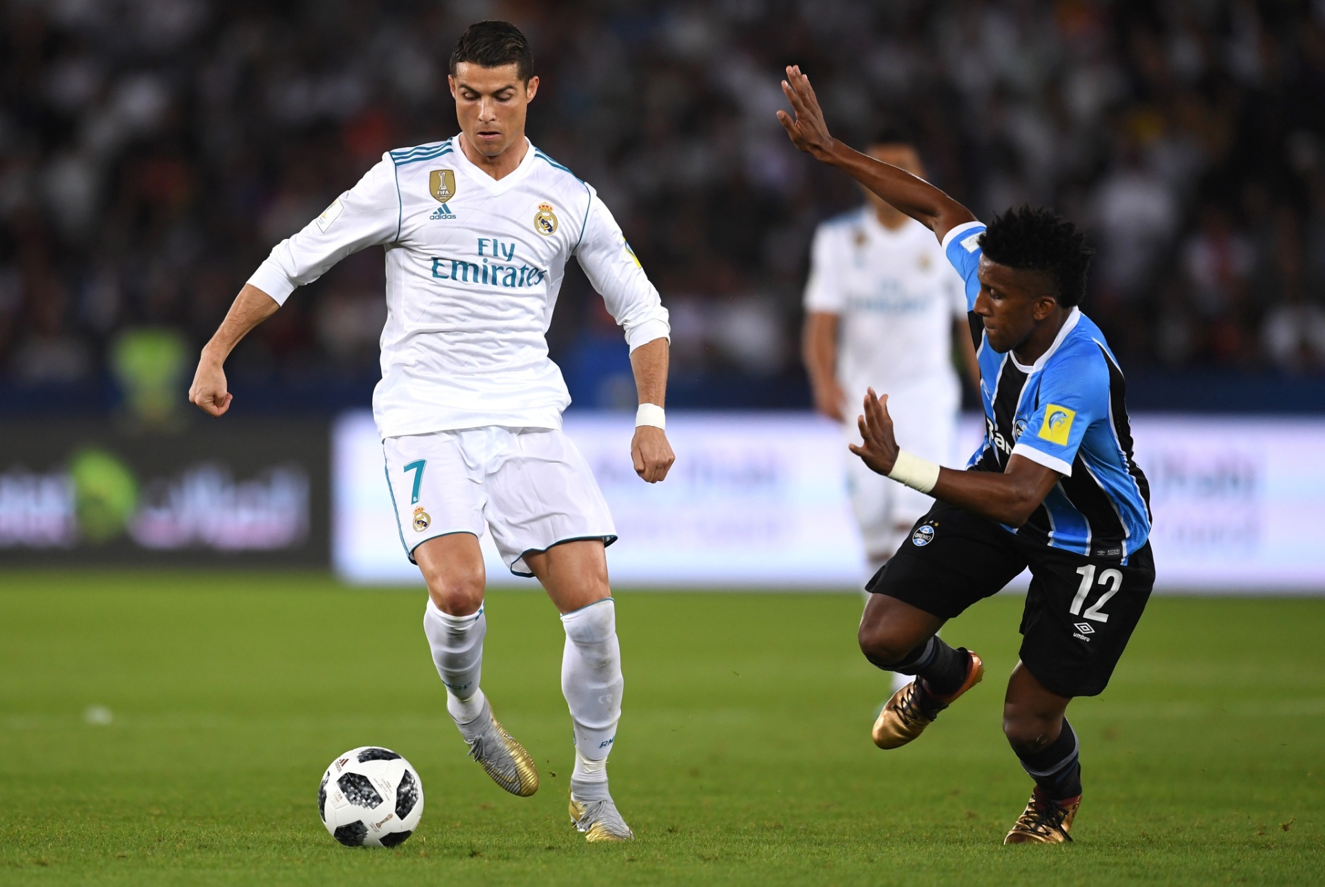 Cortez faz a marcação contra Cristiano Ronaldo na final do Mundial de Clubes - David Ramos - FIFA/FIFA via Getty Images