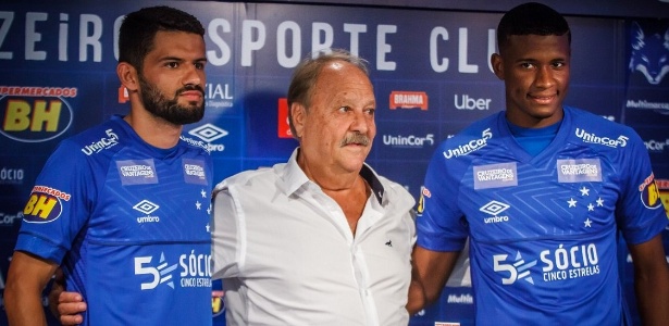 Dupla foi apresentada nesta terça-feira antes do treino celeste na Toca da Raposa - Vinnícius Silva/Cruzeiro