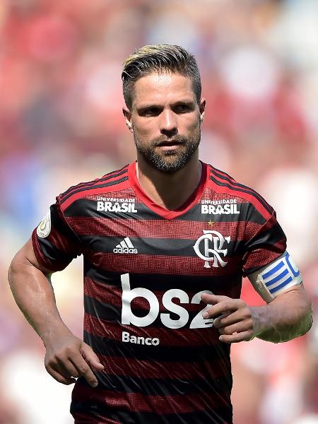 Diego é vaiado pela torcida do Flamengo em jogo contra Chapecoense - Thiago Ribeiro/AGIF