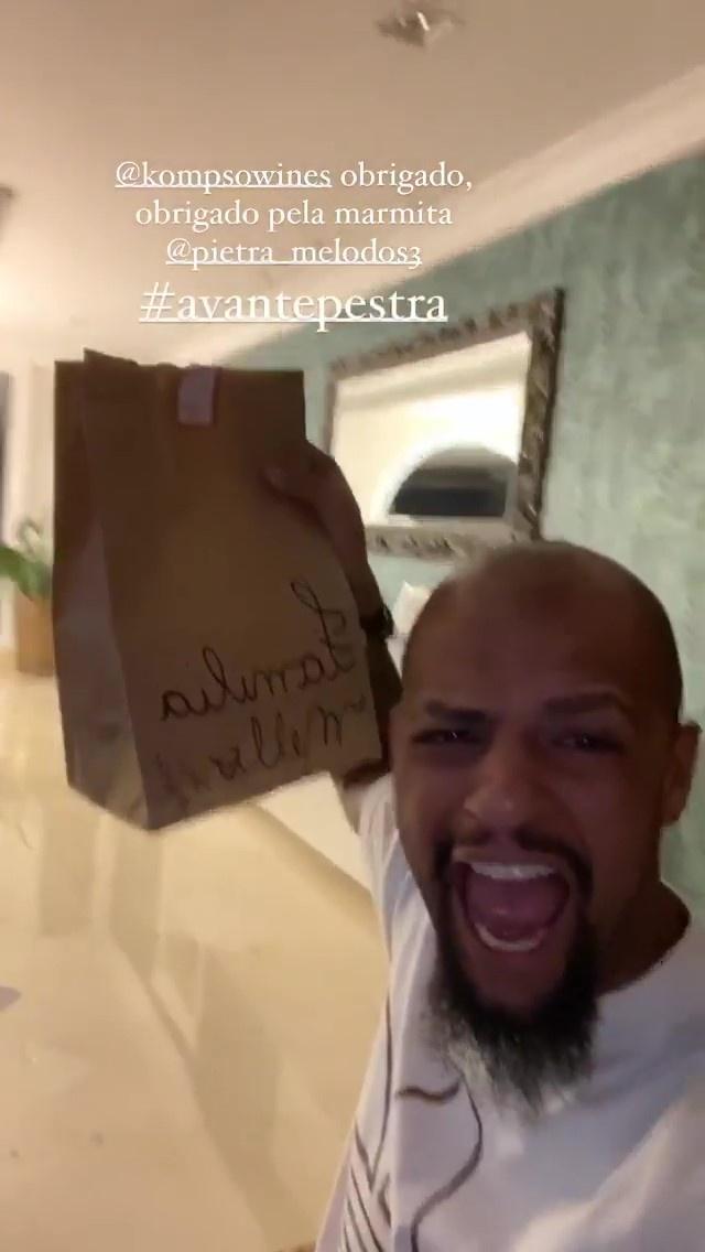 Felipe Melo provocou Corinthians no Instagram