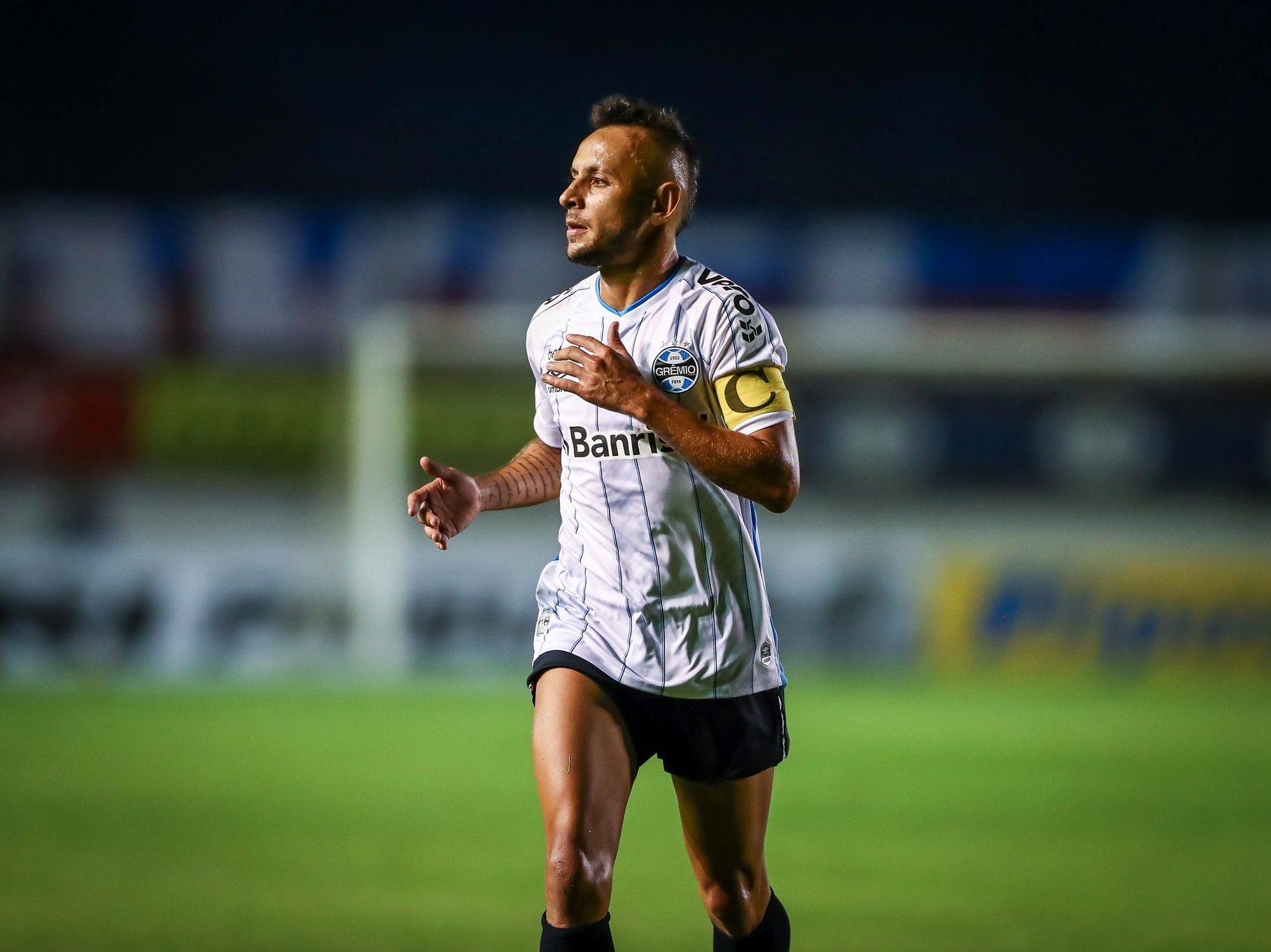 Rafinha é expulso após derrota para o Santos e desfalca o Grêmio por dois  jogos Mercado