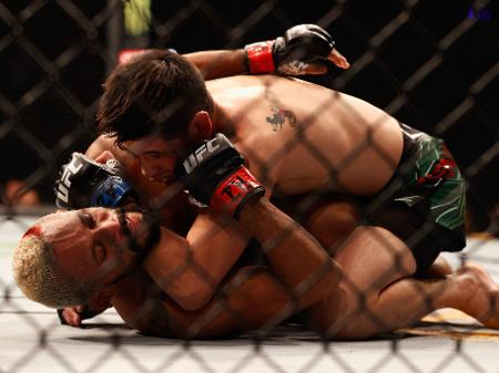 Mexicano leva golpes no peito e morre durante evento de luta livre -  18/10/2020 - UOL Esporte